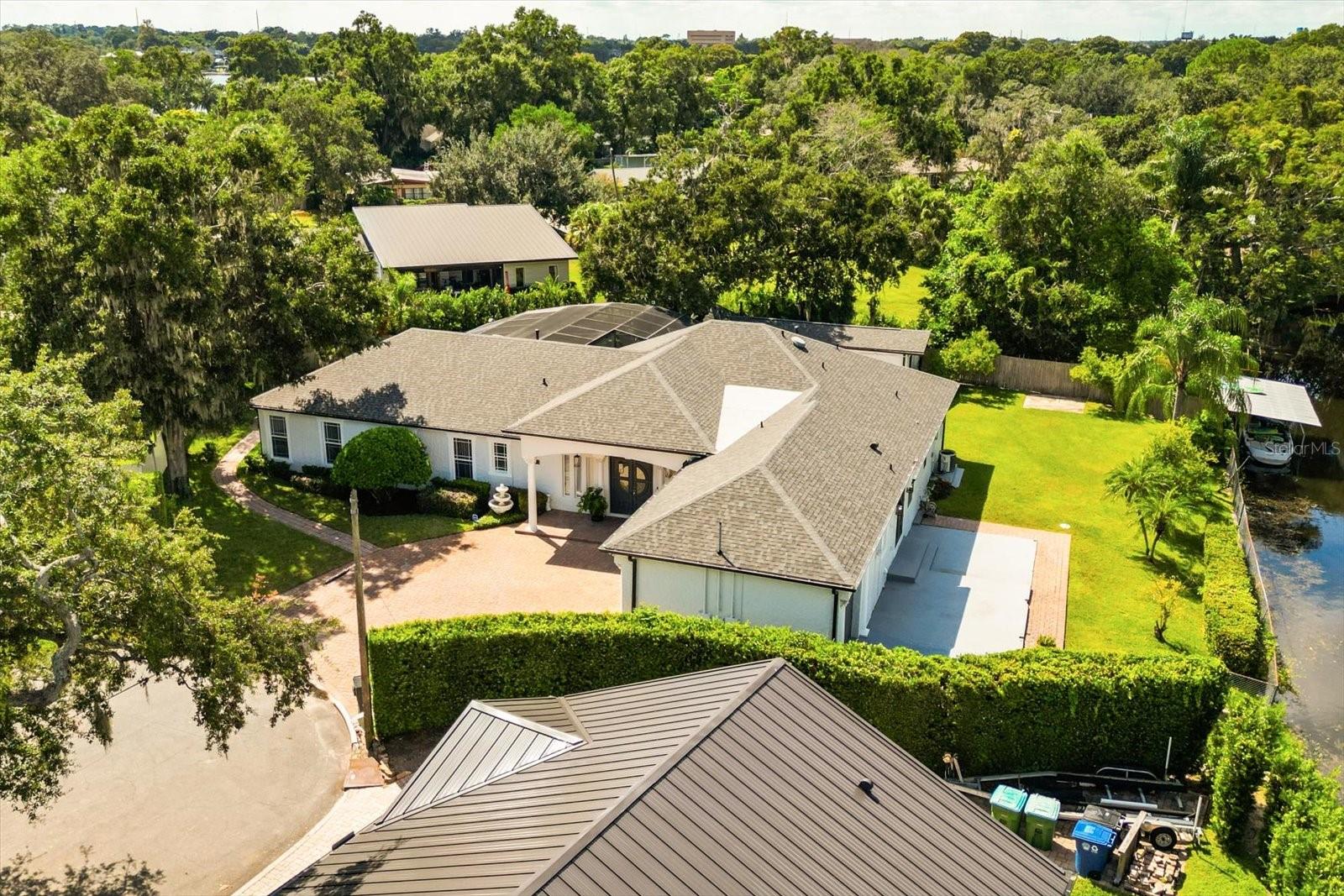 2001 LAKE DR