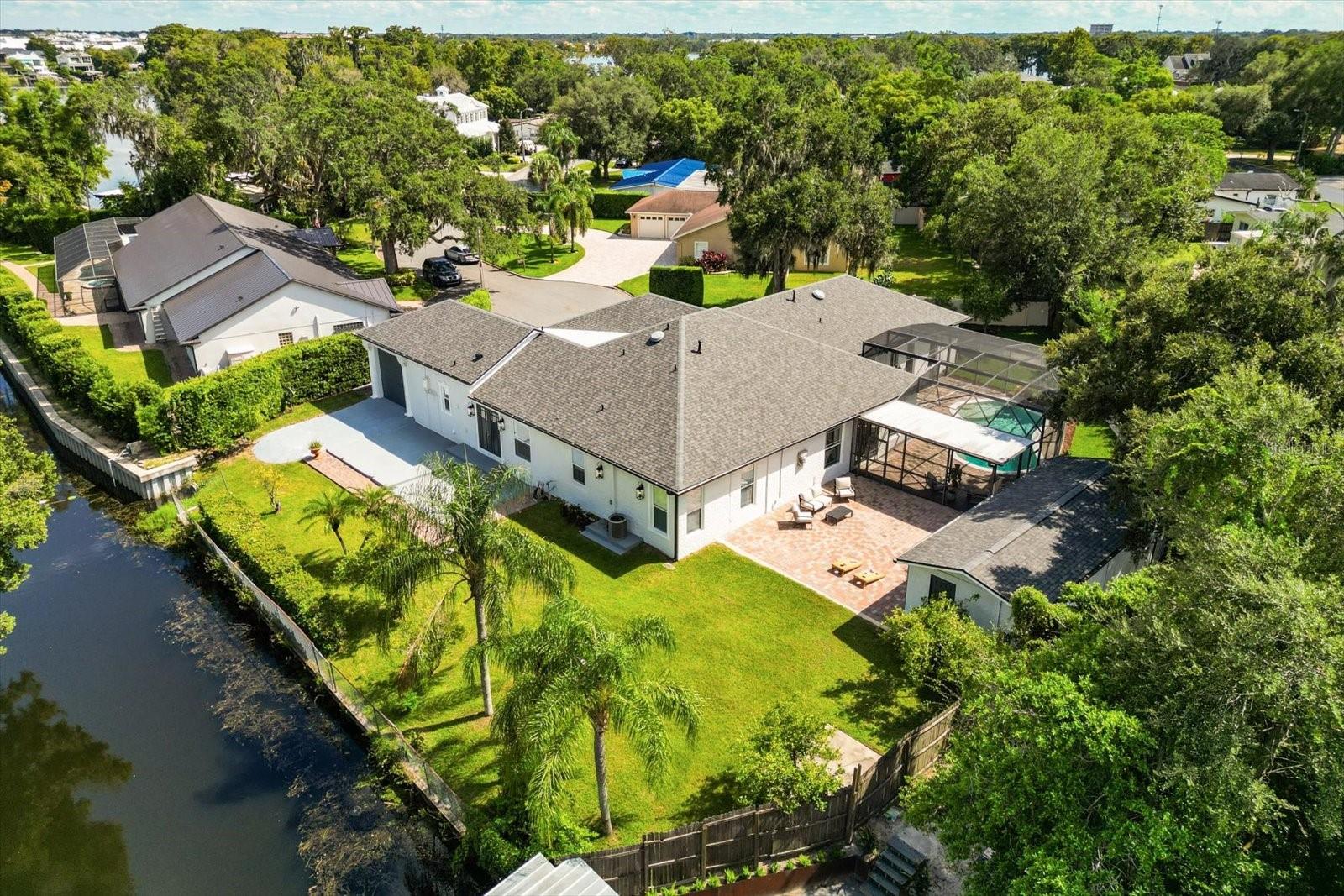 2001 LAKE DR