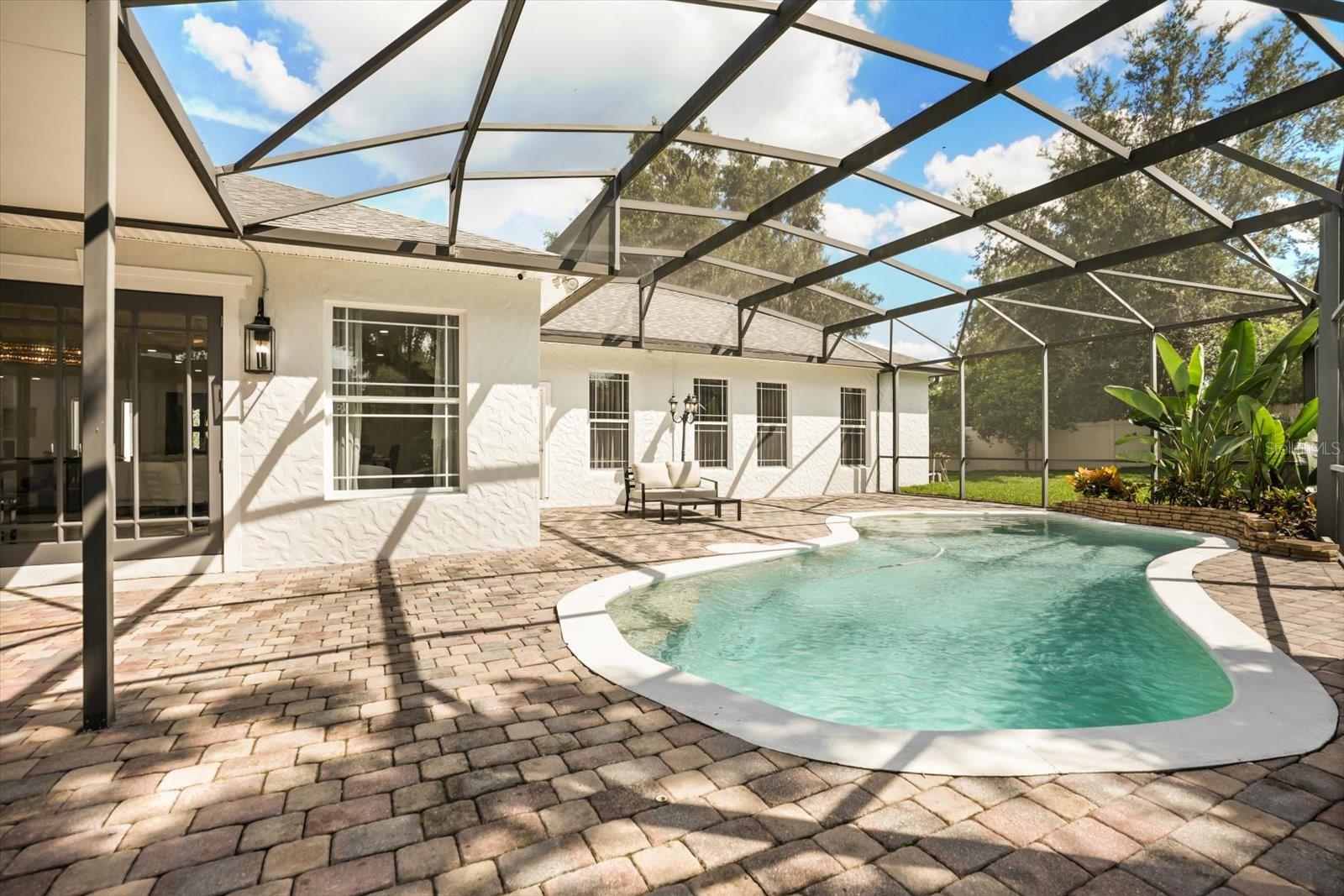 2001 LAKE DR