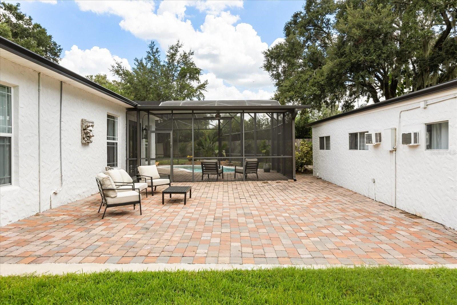 2001 LAKE DR