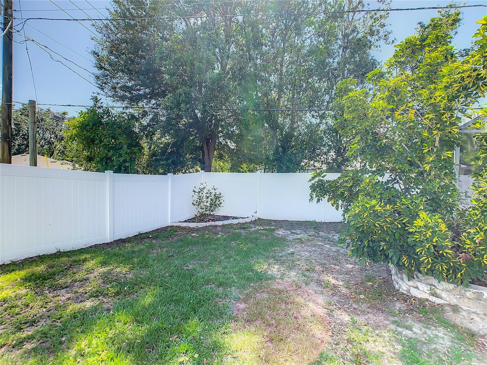 896 HUMPHREY BLVD