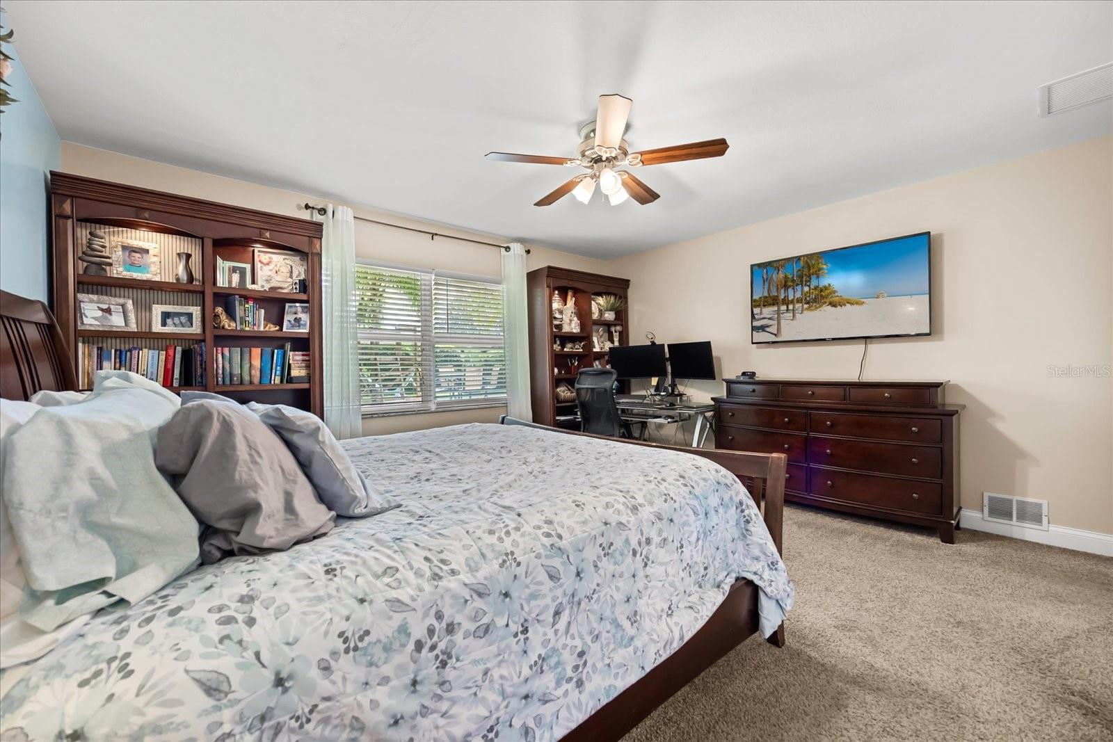 231 BANBURY CT