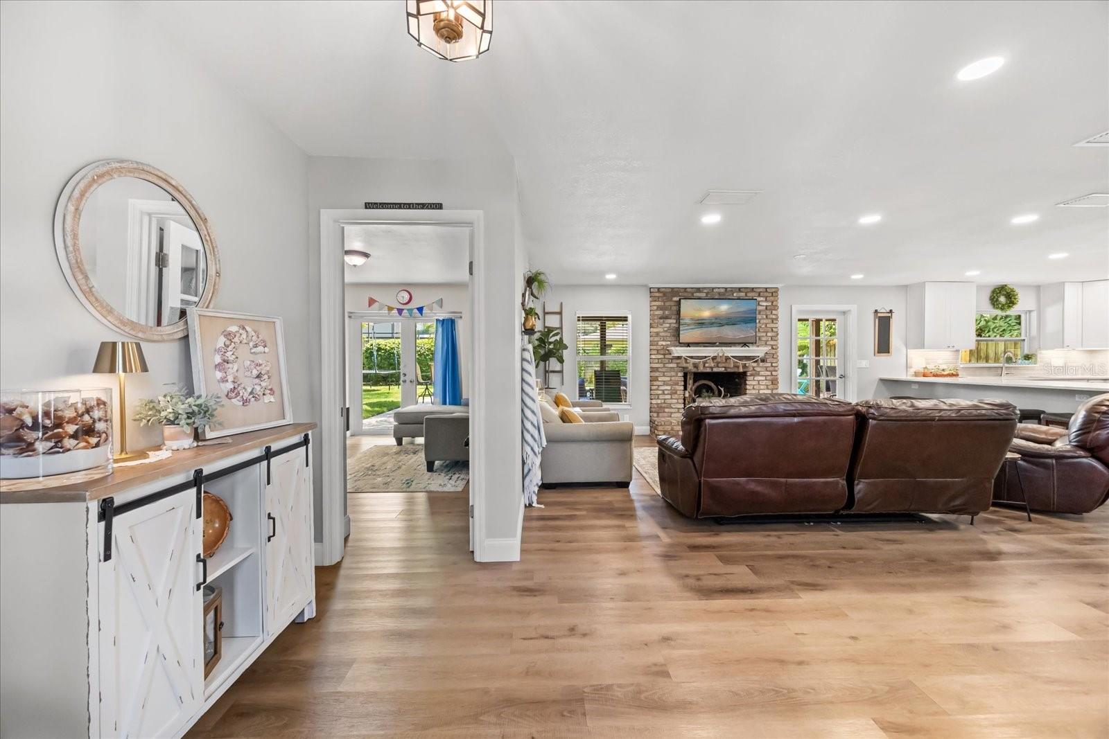 231 BANBURY CT