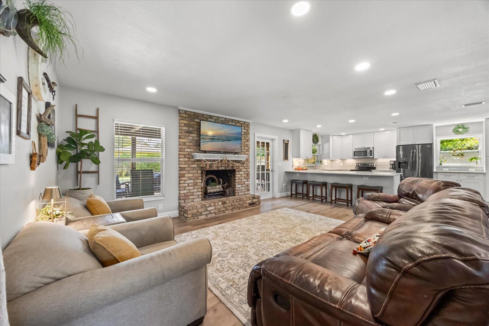 231 BANBURY CT