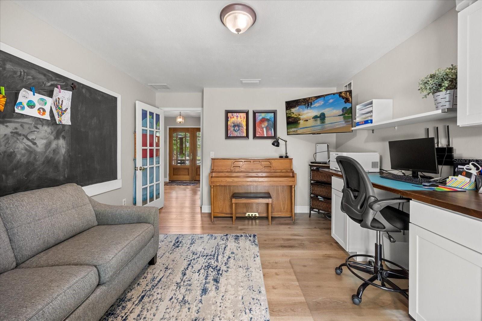 231 BANBURY CT