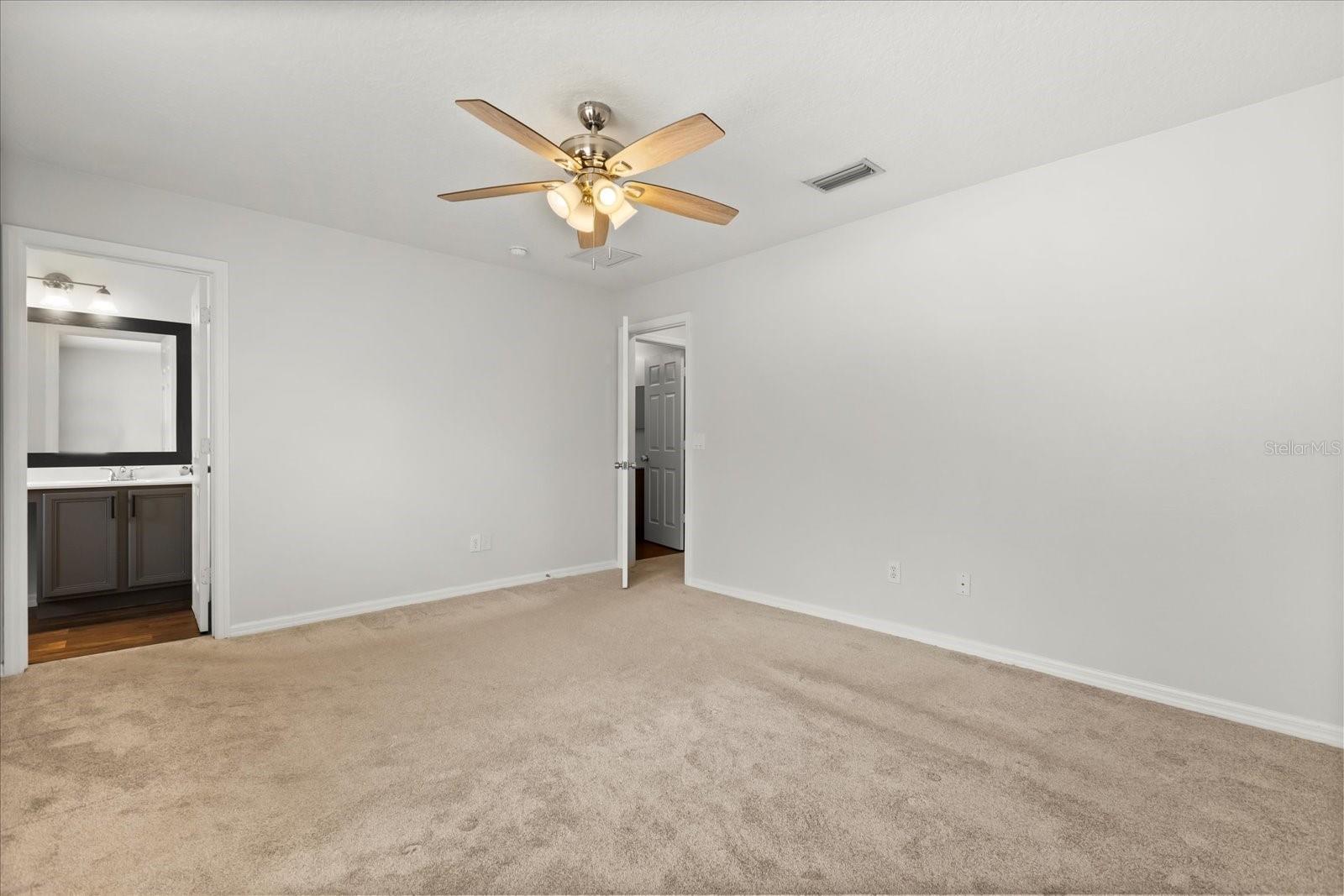 2241 RETREAT VIEW CIR