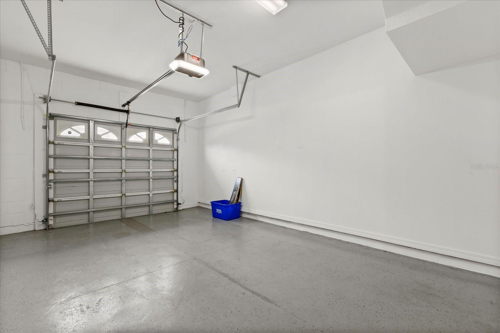 2241 RETREAT VIEW CIR