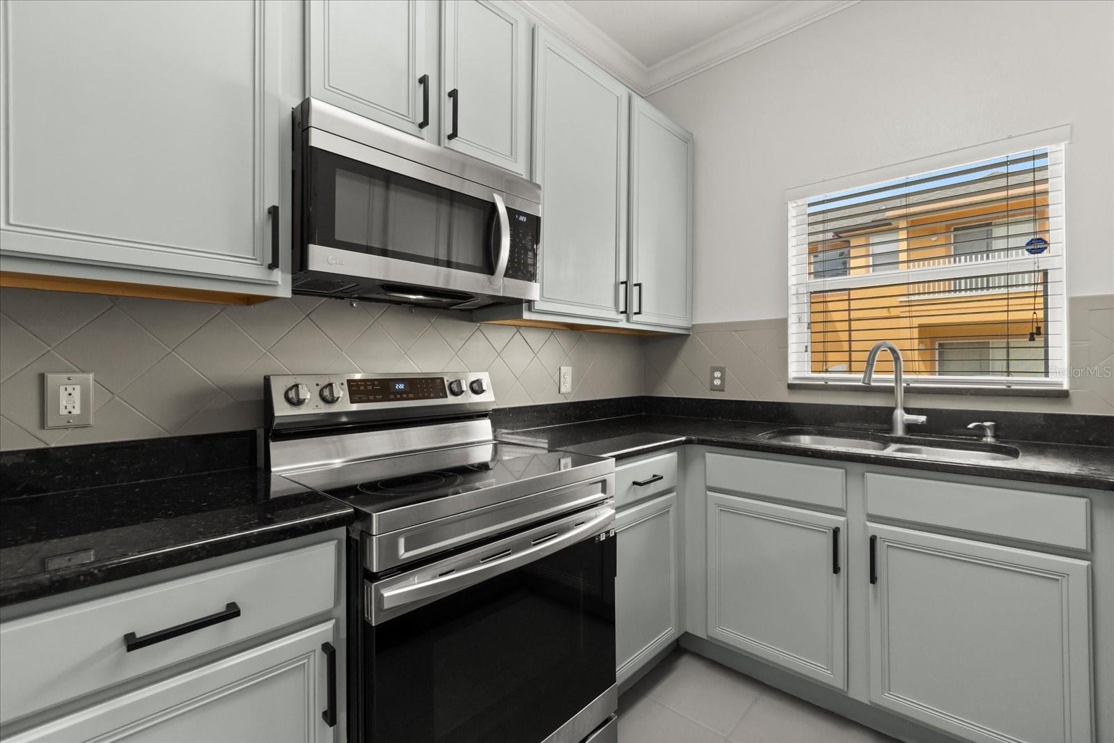 2241 RETREAT VIEW CIR