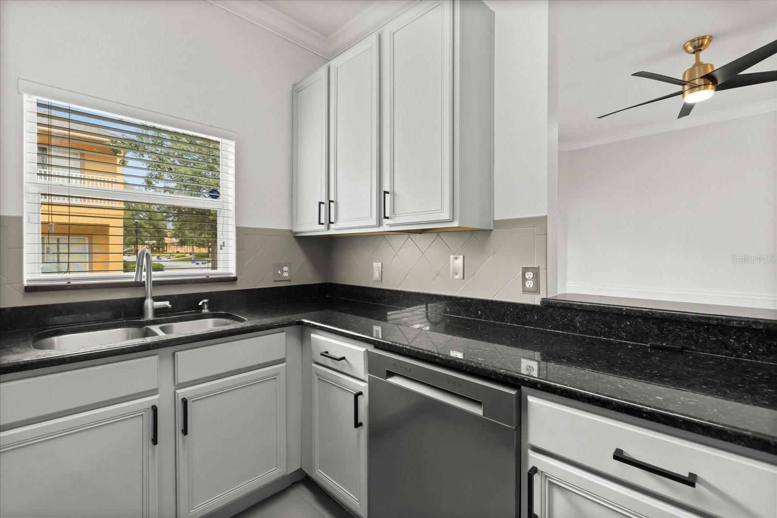 2241 RETREAT VIEW CIR