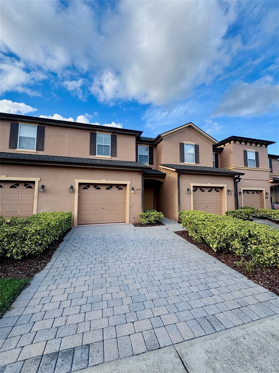 2241 RETREAT VIEW CIR