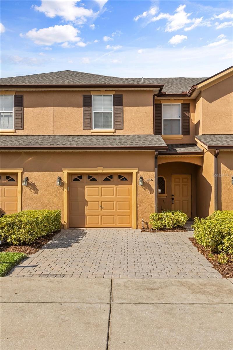 2241 RETREAT VIEW CIR