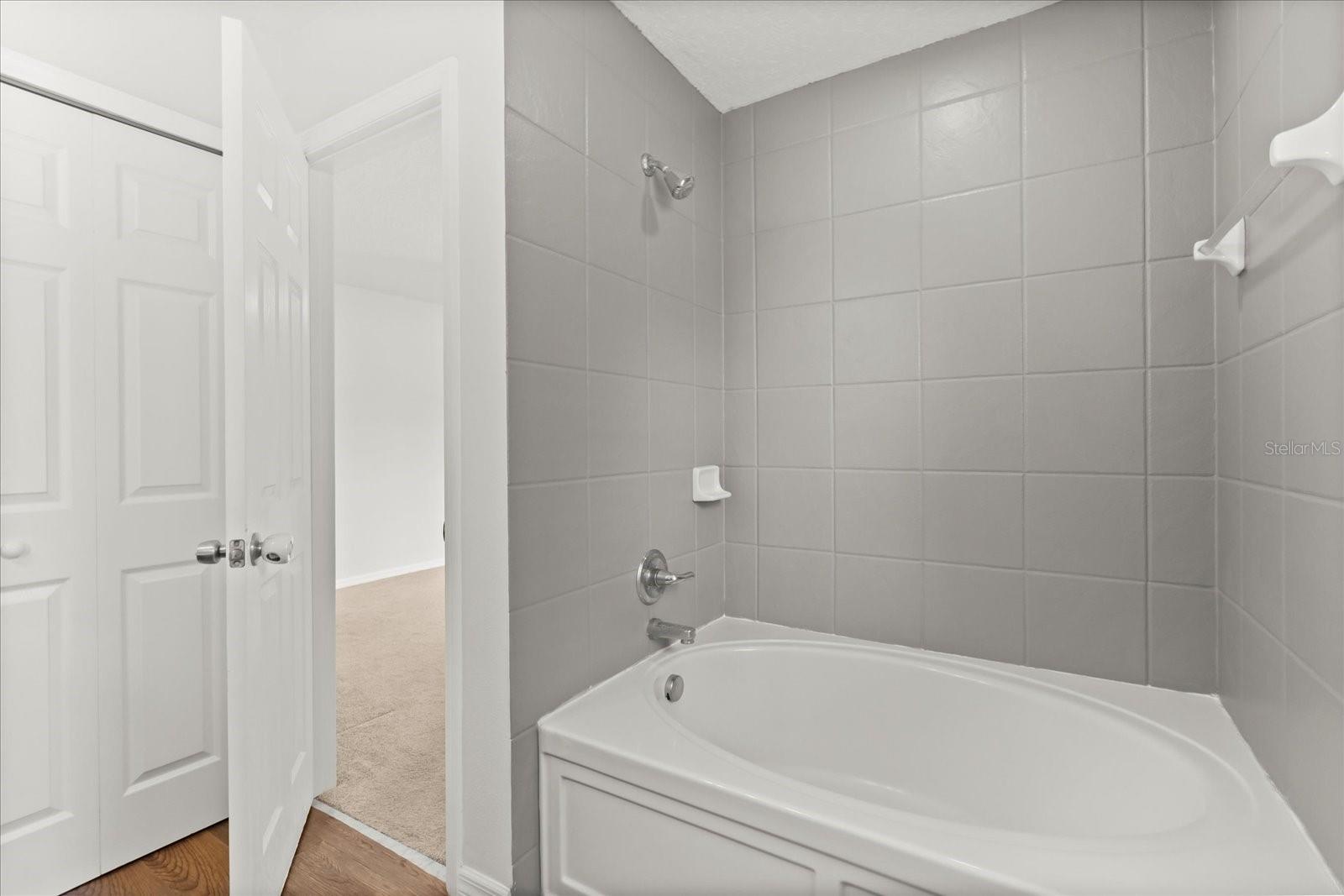 2241 RETREAT VIEW CIR