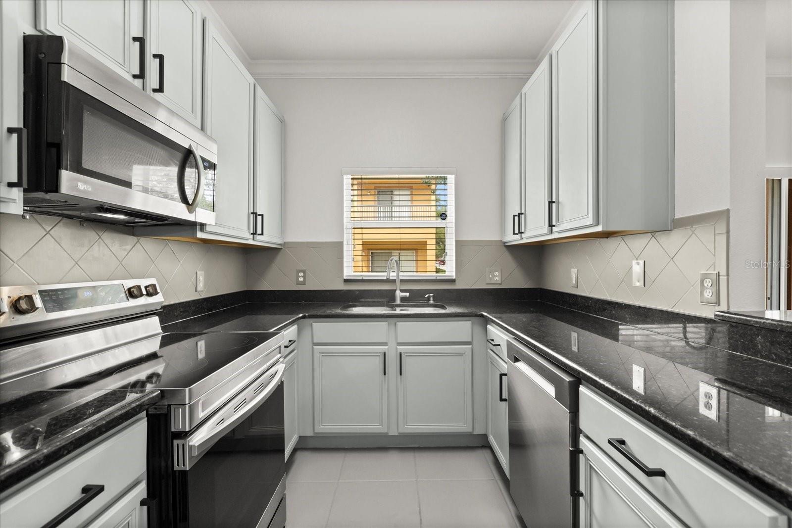 2241 RETREAT VIEW CIR