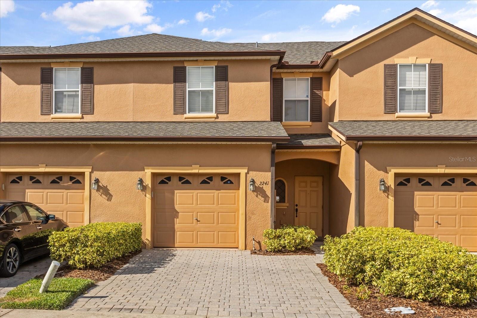 2241 RETREAT VIEW CIR