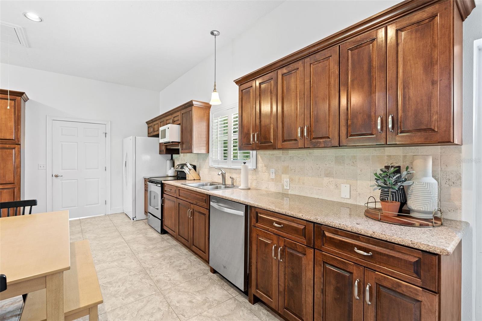 16692 LAKE PICKETT RD