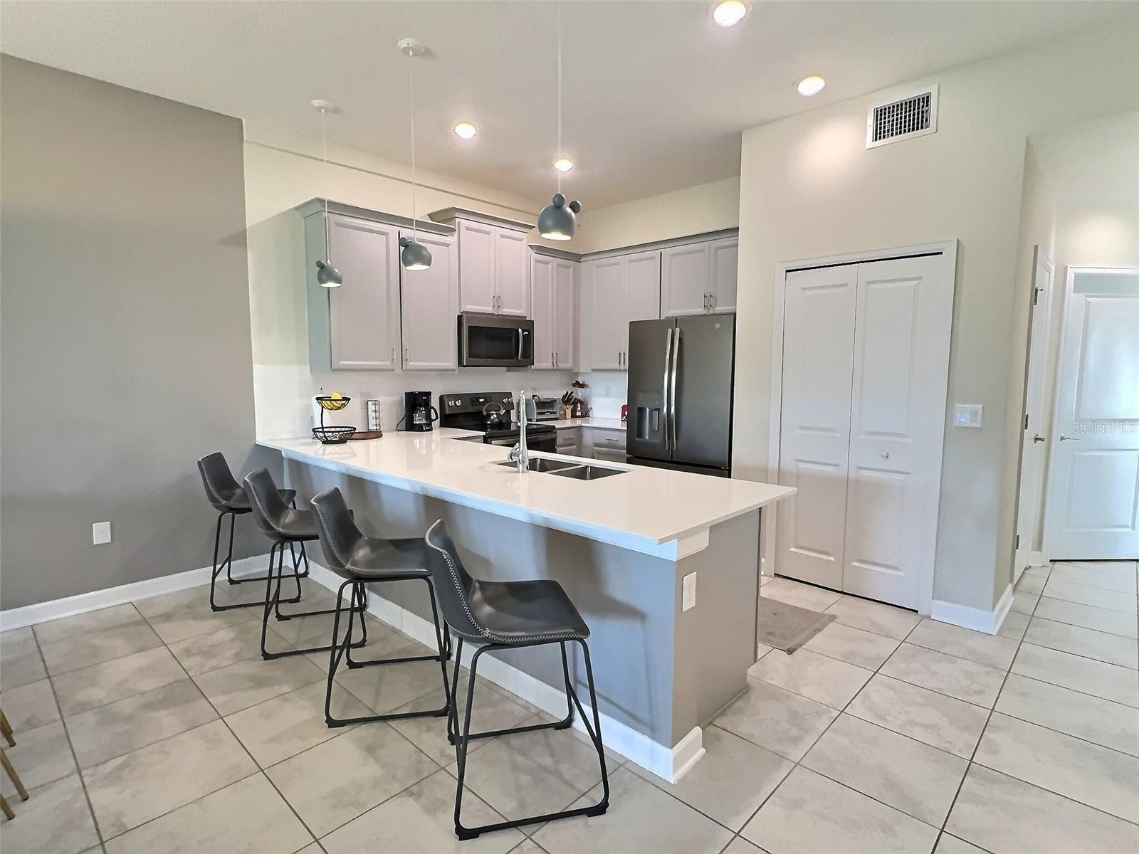 631 OCEAN COURSE AVE #1401