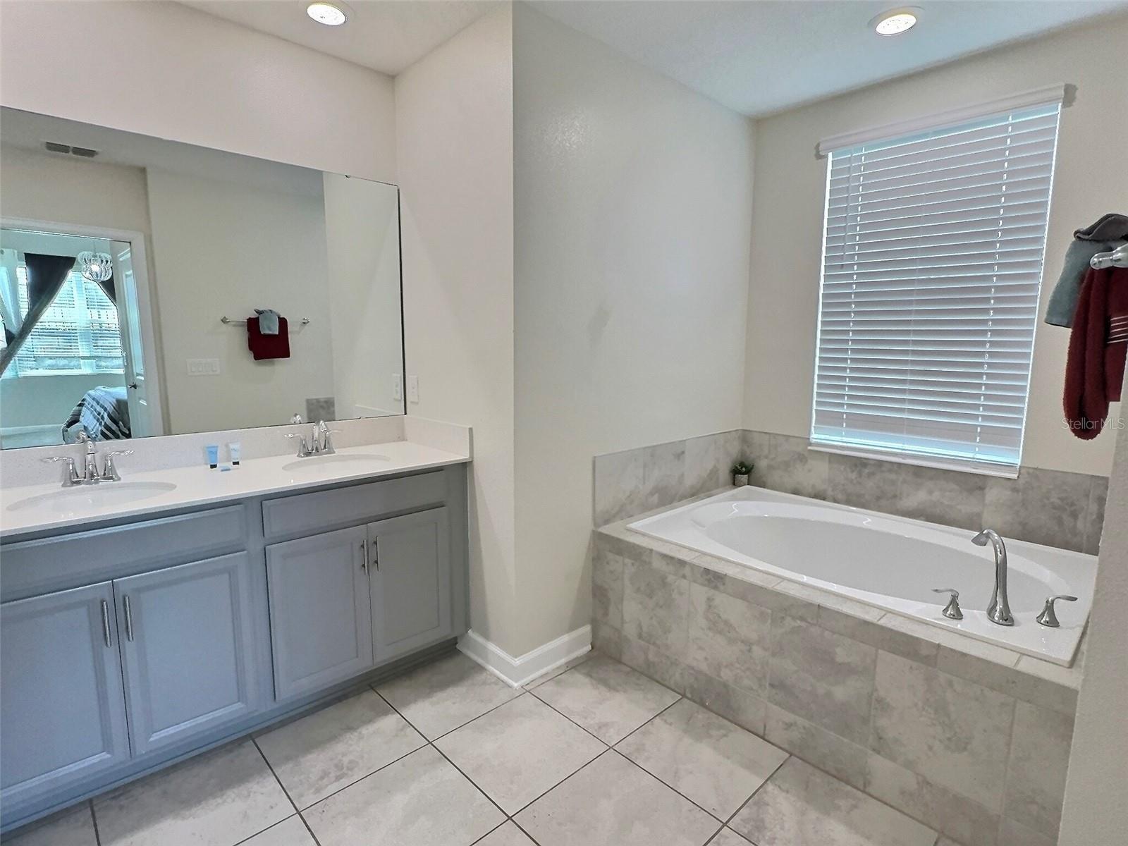 631 OCEAN COURSE AVE #1401