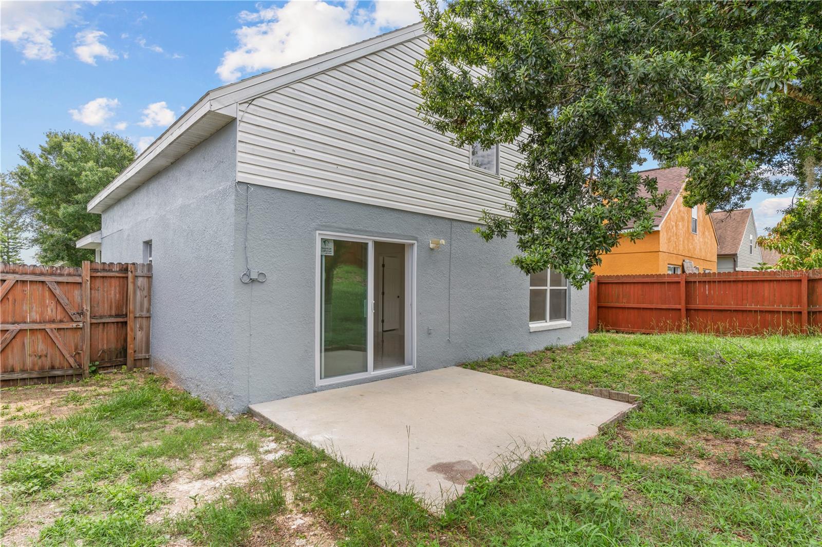 421 ROLLINS DR
