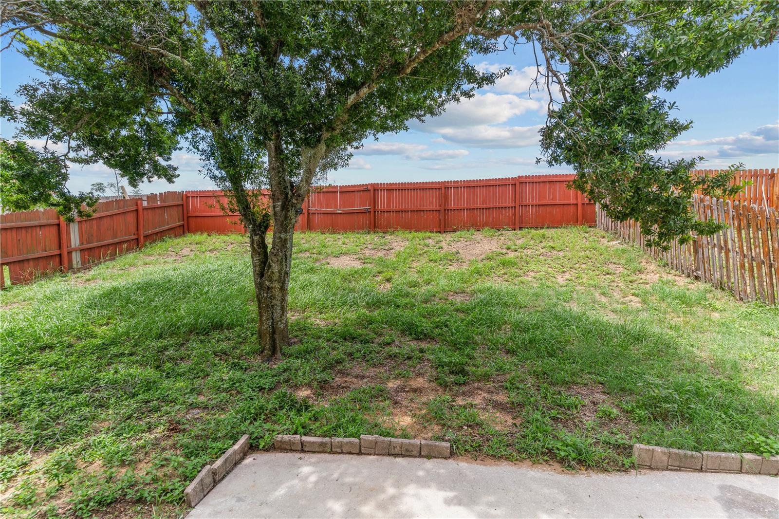 421 ROLLINS DR