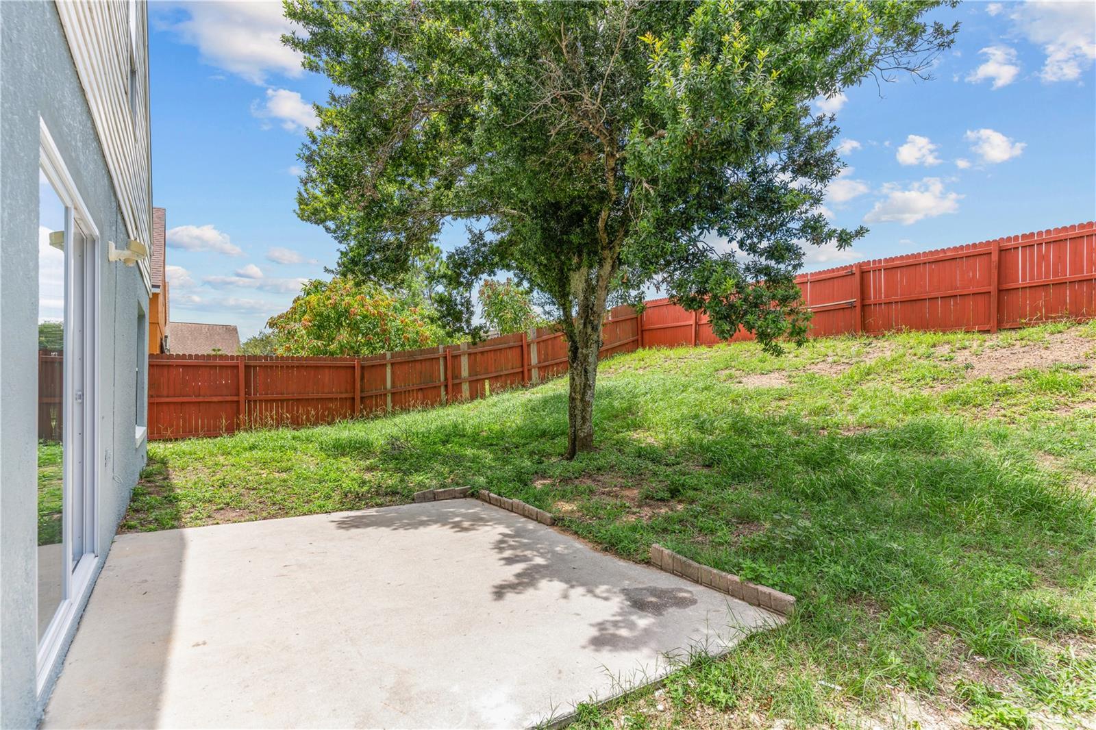 421 ROLLINS DR