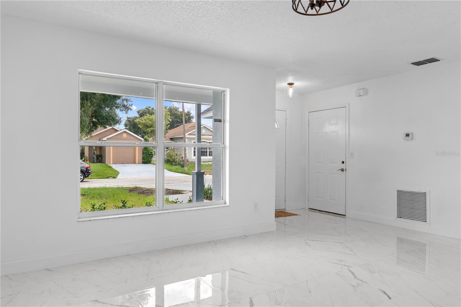 421 ROLLINS DR