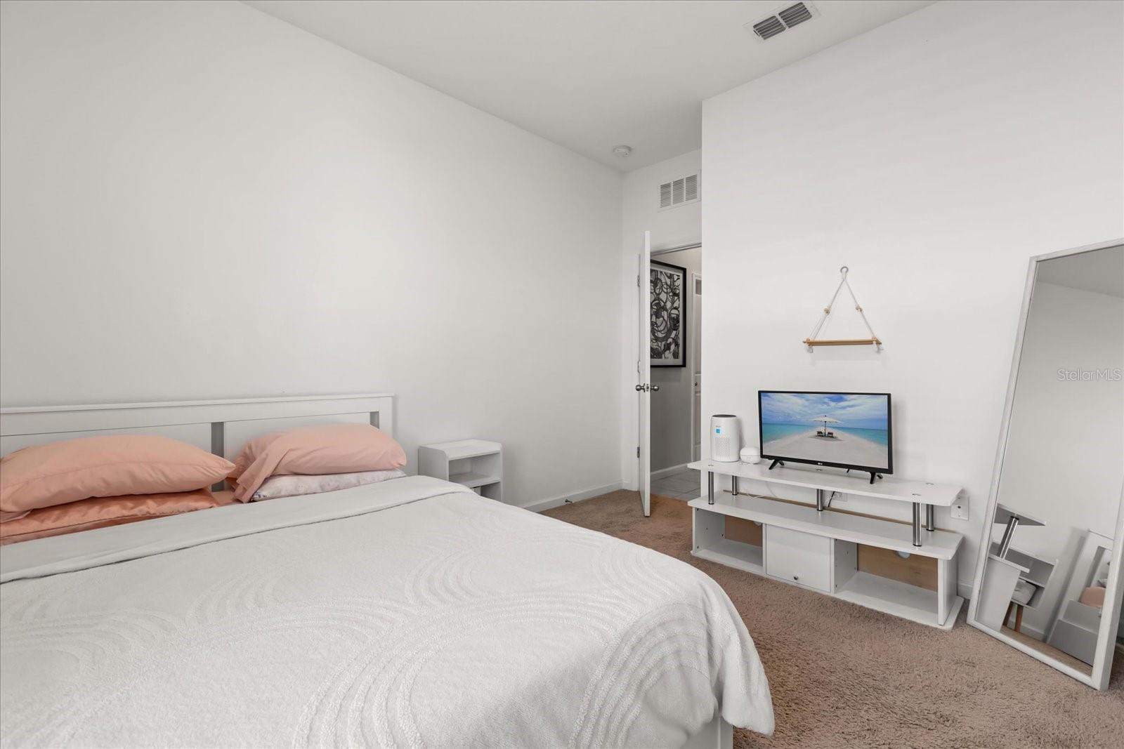 321 MEADOW POINTE DR