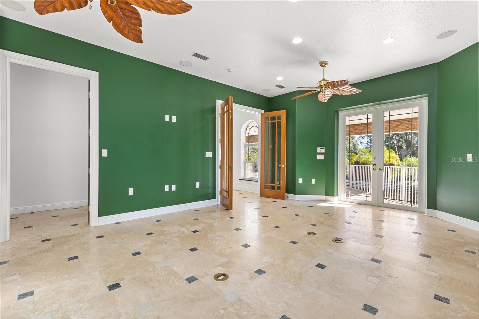 1501 LAKE MARKHAM RD