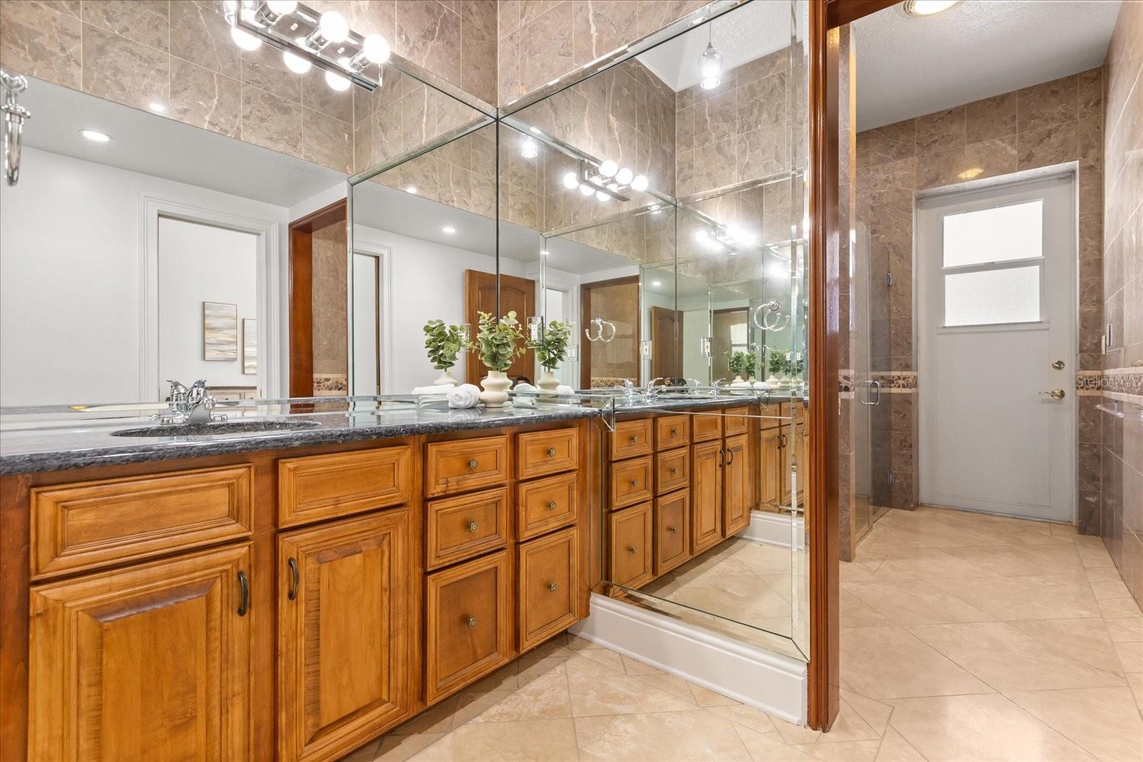 1501 LAKE MARKHAM RD