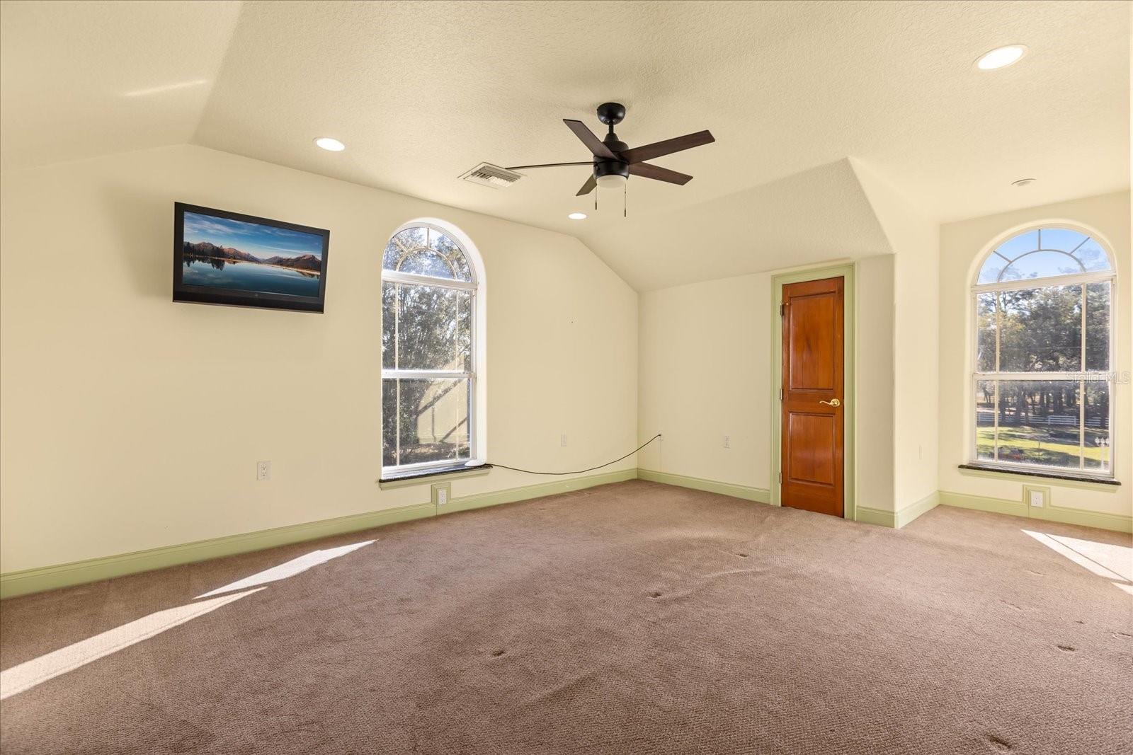 1501 LAKE MARKHAM RD