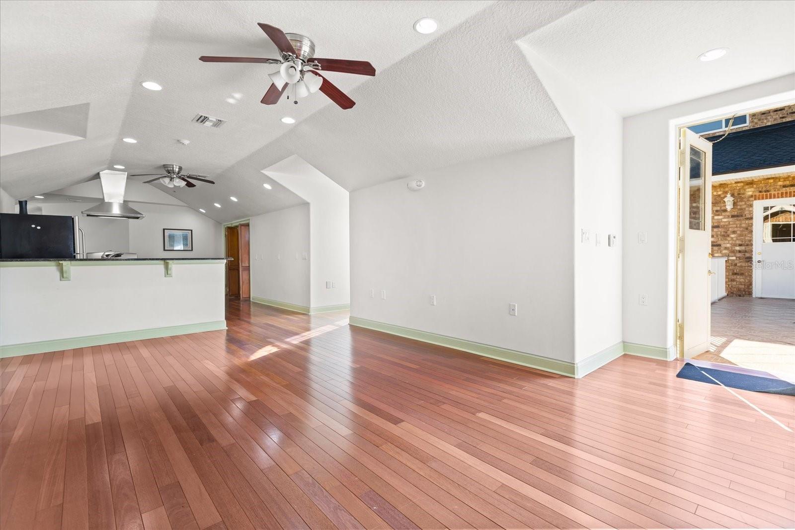 1501 LAKE MARKHAM RD