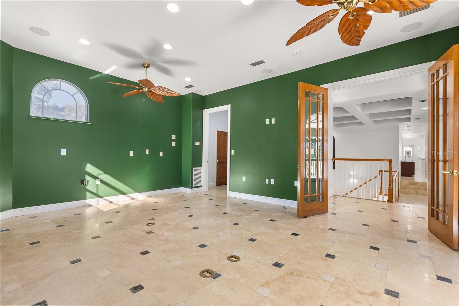 1501 LAKE MARKHAM RD