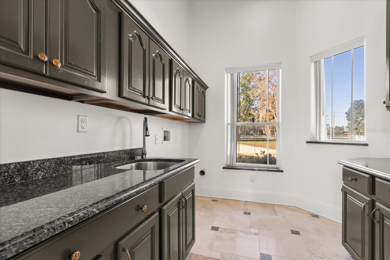 1501 LAKE MARKHAM RD