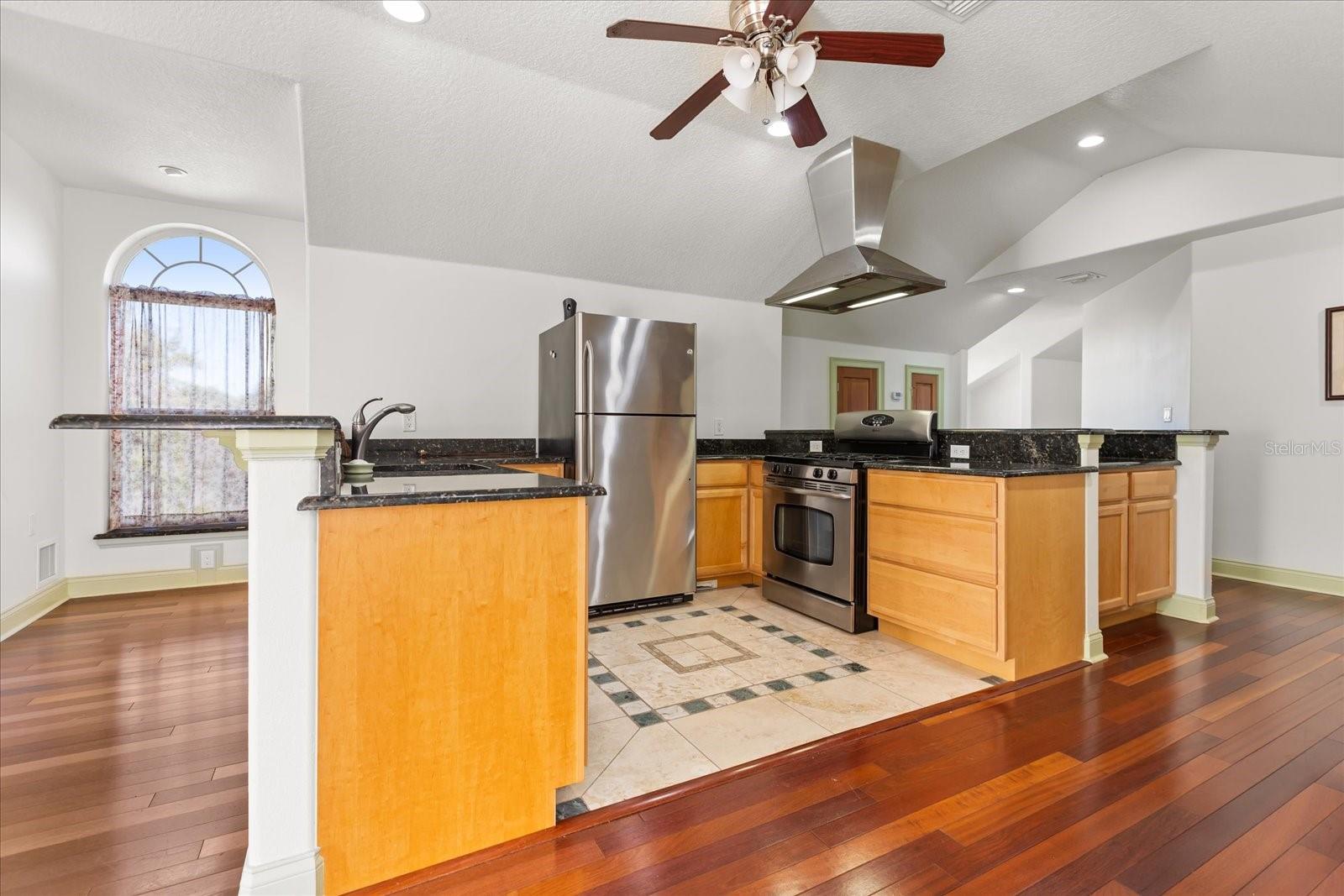 1501 LAKE MARKHAM RD