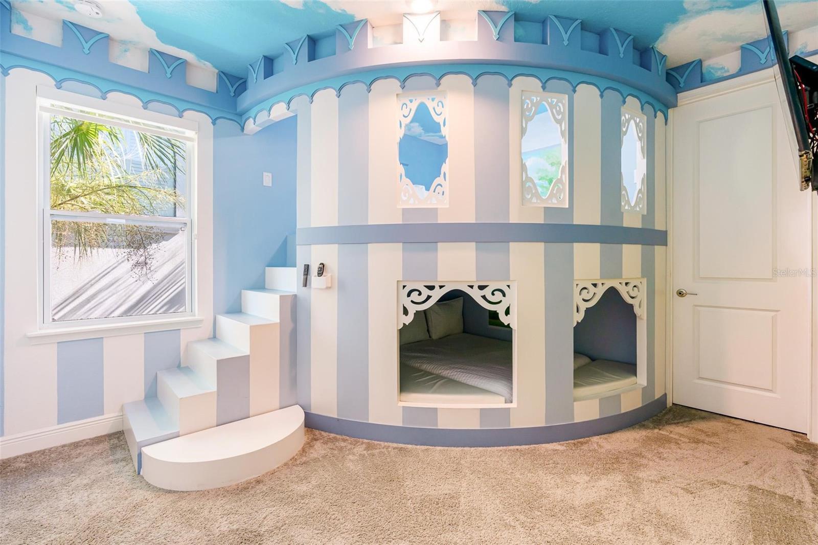 740 DESERT MOUNTAIN CT