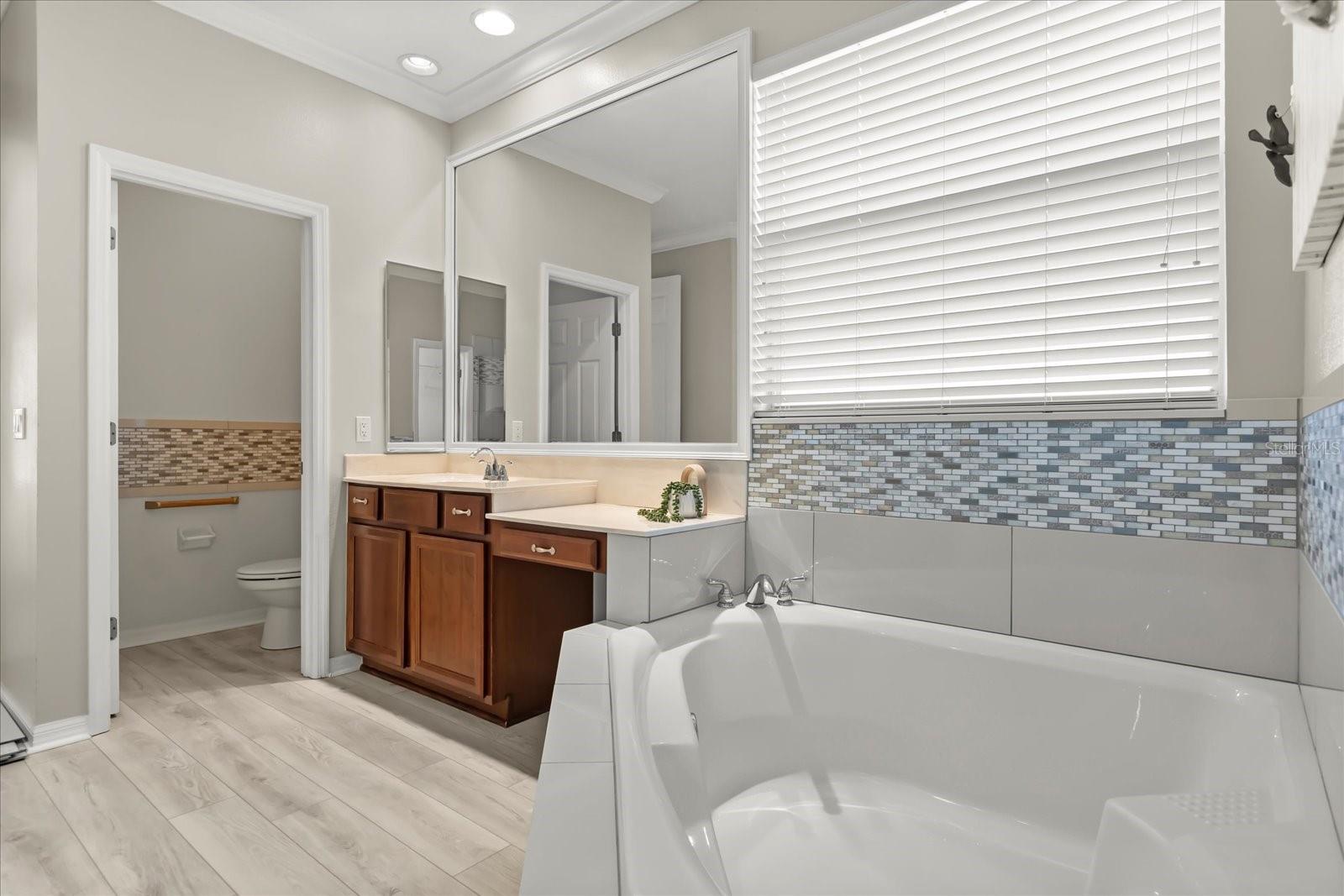 5586 WHISPERING WOODS PT