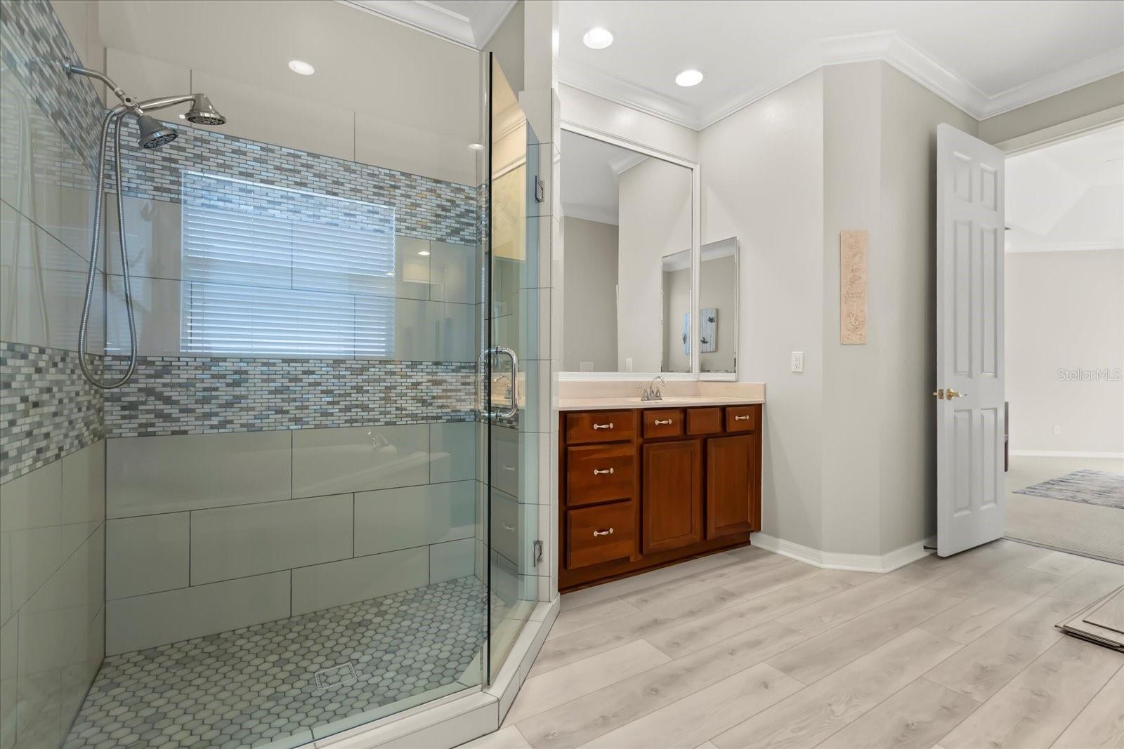 5586 WHISPERING WOODS PT