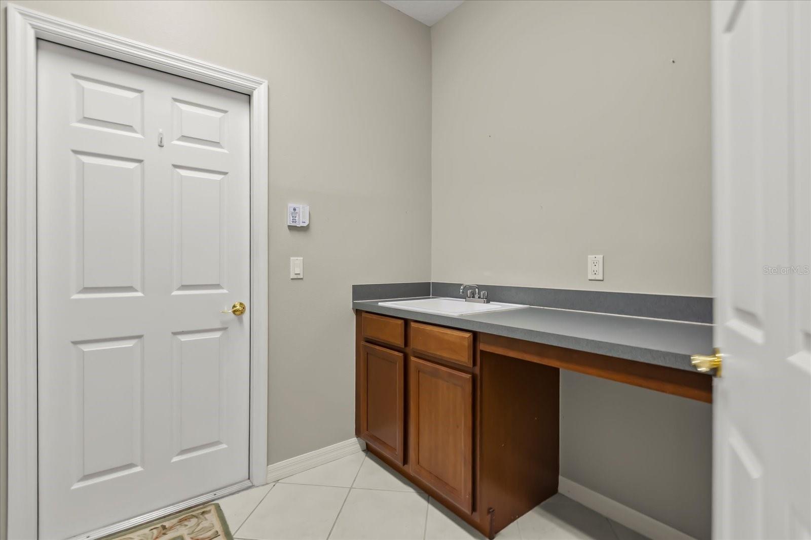 5586 WHISPERING WOODS PT