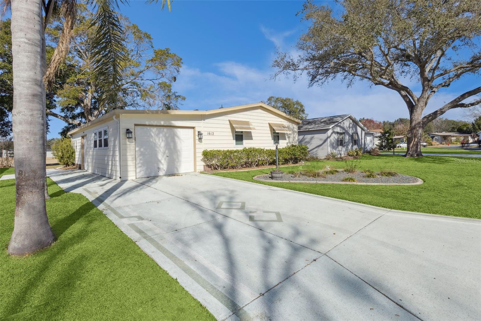 1612 E SCHWARTZ BLVD