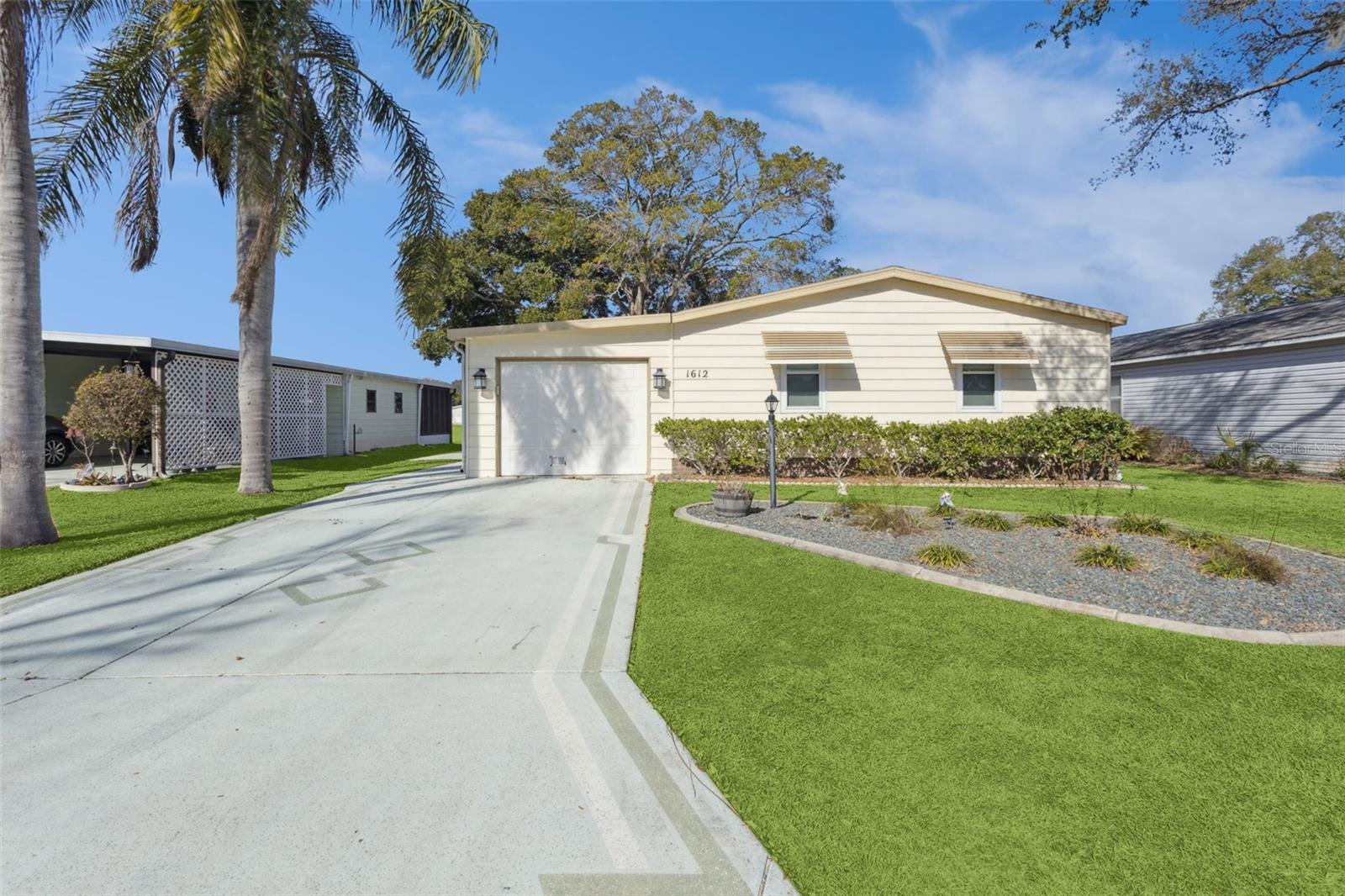 1612 E SCHWARTZ BLVD