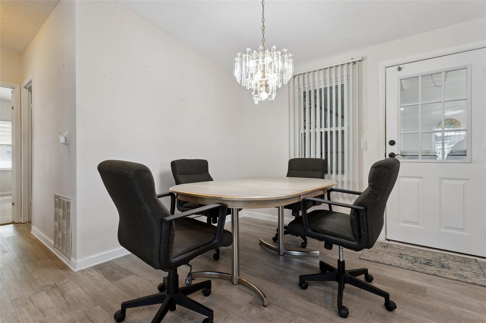 1612 E SCHWARTZ BLVD