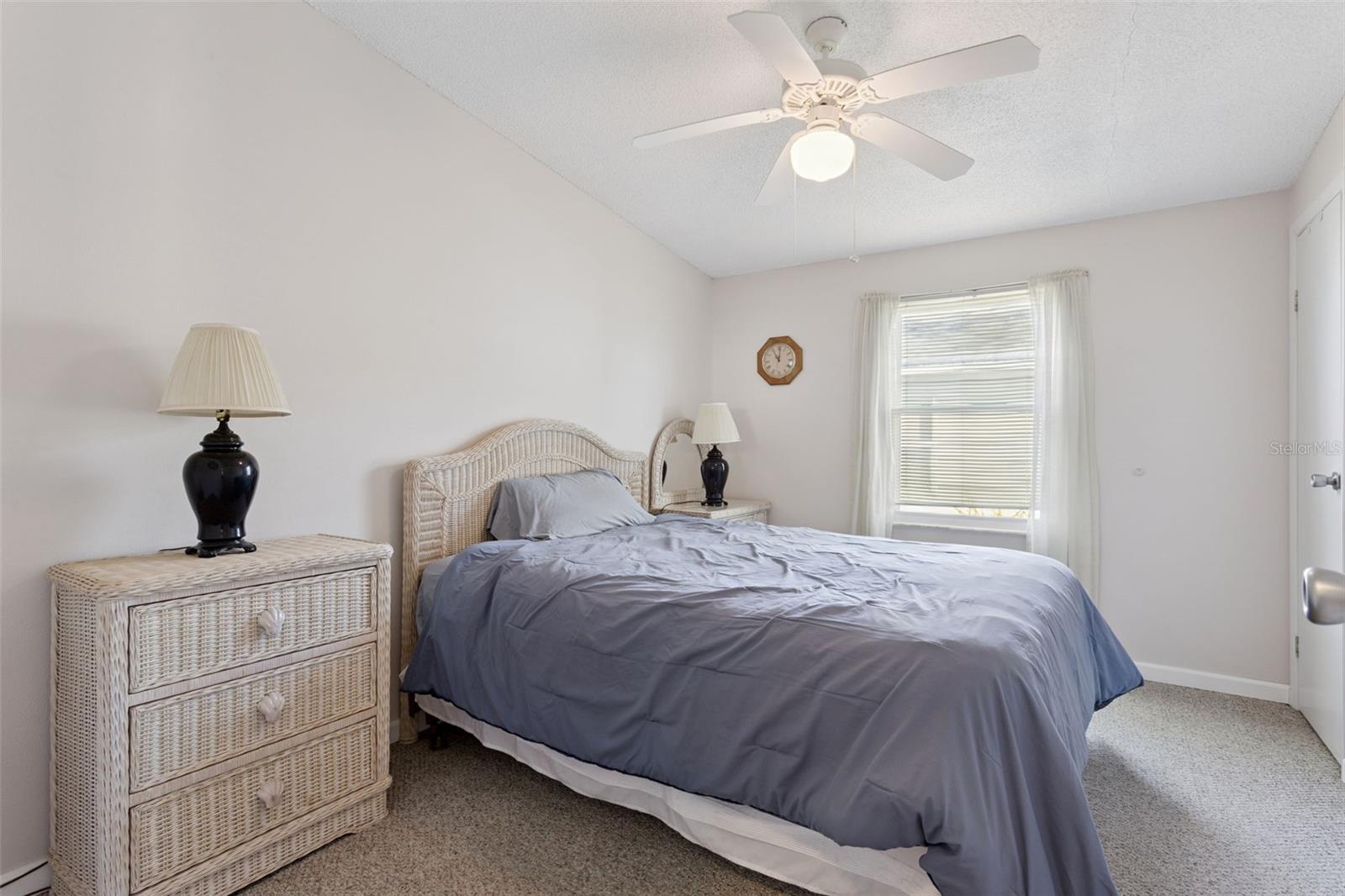 1612 E SCHWARTZ BLVD