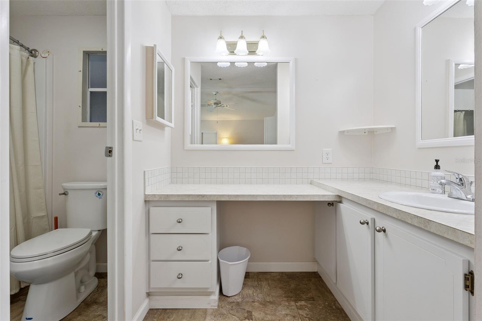 1612 E SCHWARTZ BLVD