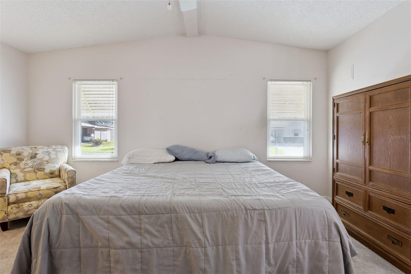 1612 E SCHWARTZ BLVD