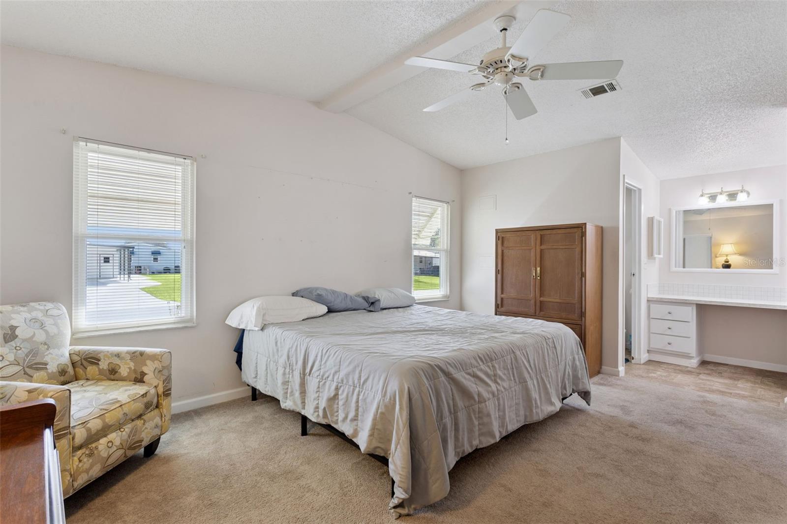 1612 E SCHWARTZ BLVD