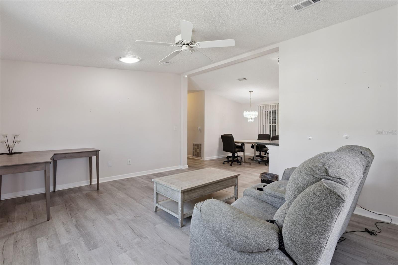 1612 E SCHWARTZ BLVD