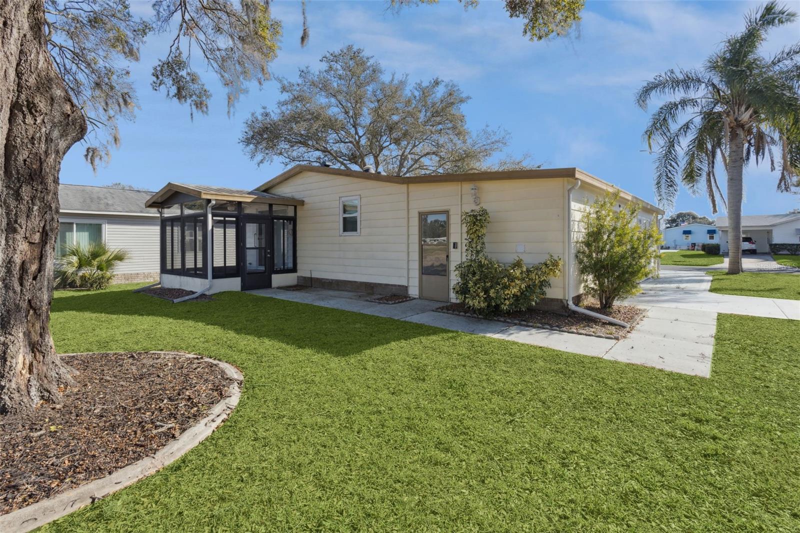 1612 E SCHWARTZ BLVD