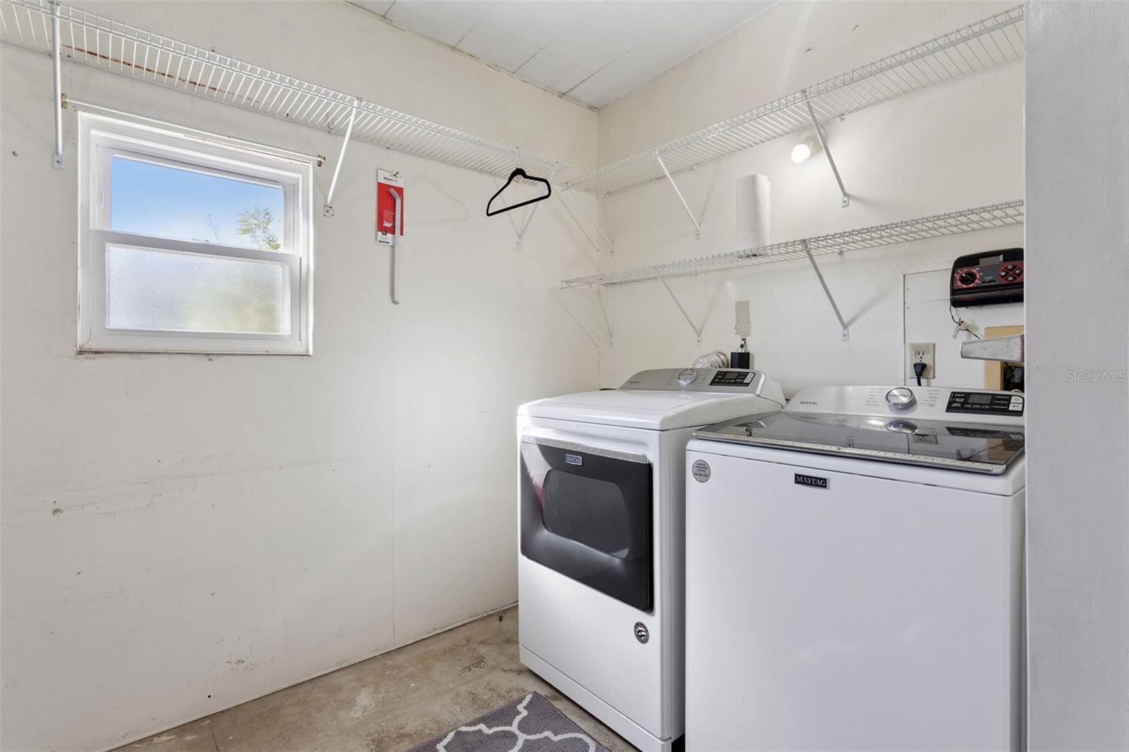 1612 E SCHWARTZ BLVD