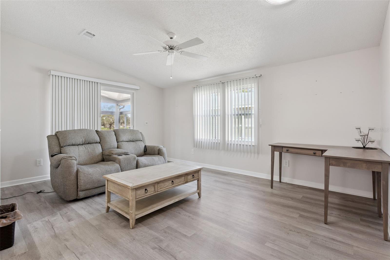 1612 E SCHWARTZ BLVD