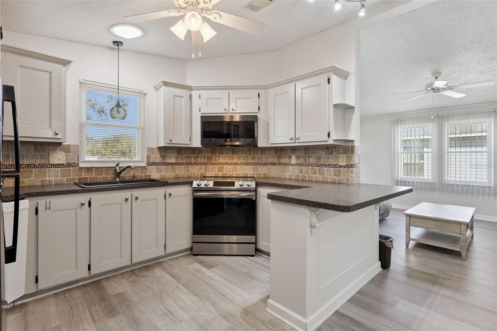 1612 E SCHWARTZ BLVD