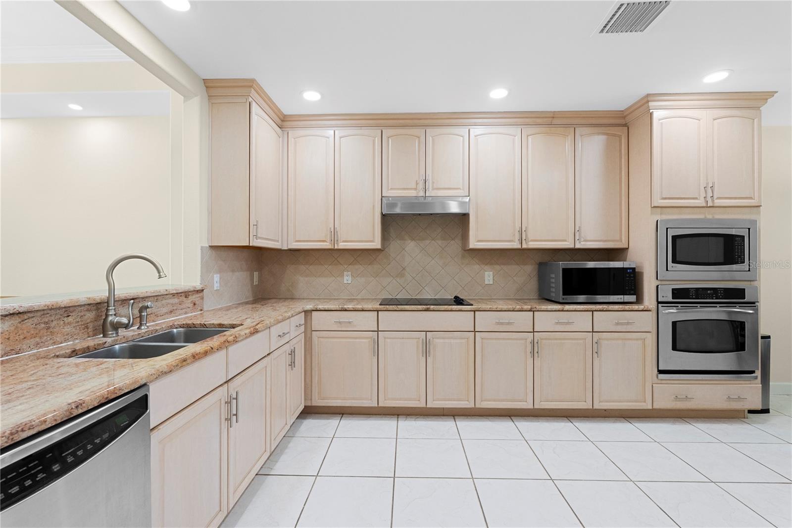 8749 THE ESPLANADE #16